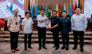 Wakil Ketua DPRD Sumbar, Evi Yandri Rajo Budiman memimpin