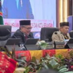 Wakil Ketua DPRD Sumbar Evi Yandri pimpin sidang paripurna DPRD Sumbar dalam rangka mendengarkan