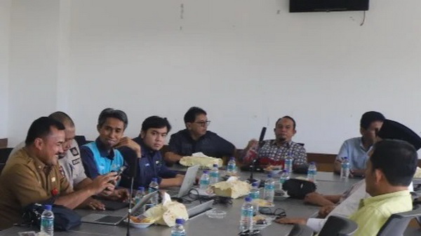 DPRD Kota Padang melakukan rapat pembahasan dengan mendatangkan Bapenda