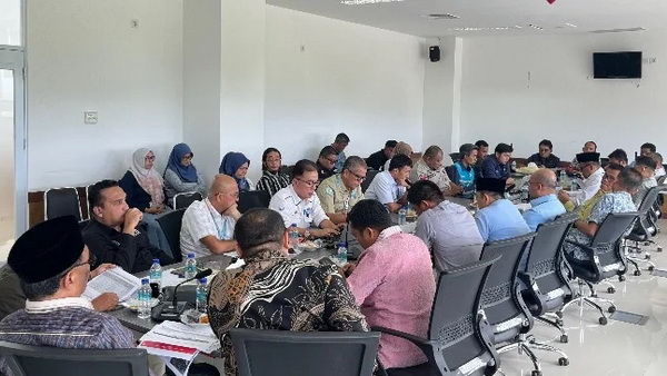 DPRD Kota Padang menggelar rapat pembahasan dengan PLN, Bank Nagari