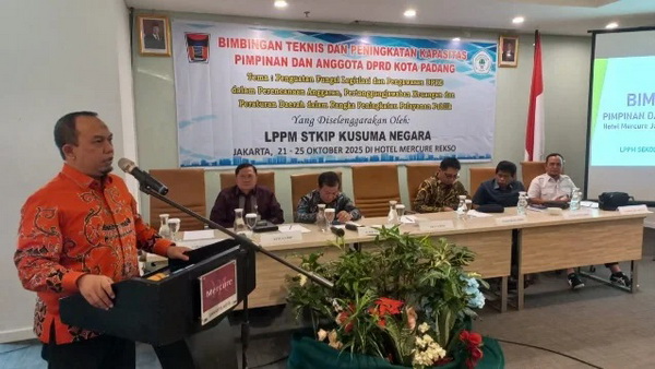 Ketua DPRD Kota Padang H. Muharlion,