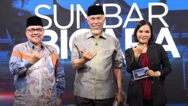 Ketua DPRD Sumbar, Drs. H. Muhidi, M.M., bersama Gubernur