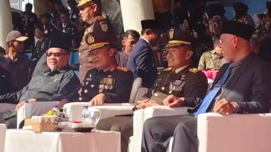 Ketua DPRD Sumbar, Drs. H. Muhidi, MM., menghadiri upacara HUT TNI