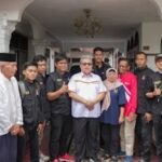 Ketua DPRD Sumbar, Muhidi mendengarkan keluh kesah warga