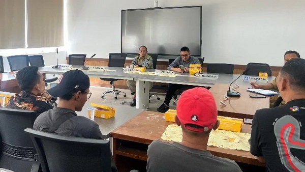 Ketua Komisi II DPRD Padang, Rachmad Wijaya saat rapat pembahasan RAPBD 2026