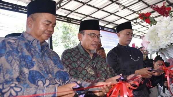 Ketua Komisi IV DPRD Kota Padang Iskandar menghadiri peresmian gedung baru