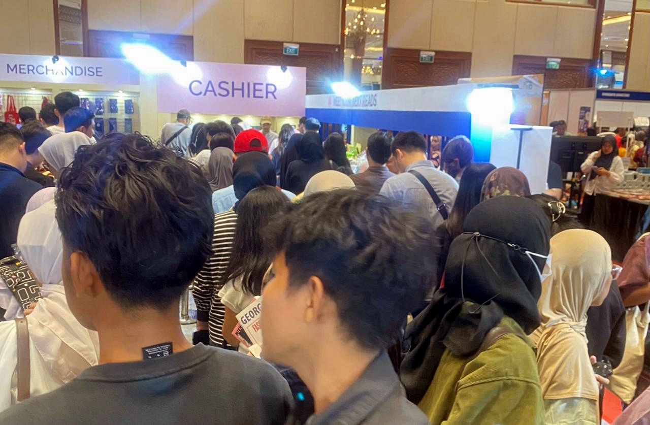 Padatnya antrian pembayaran pembelian buku IIBF Jakarta 2025