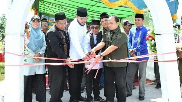 Ketua DPRD Kota Padang Muharlion bersama Walikota Padang