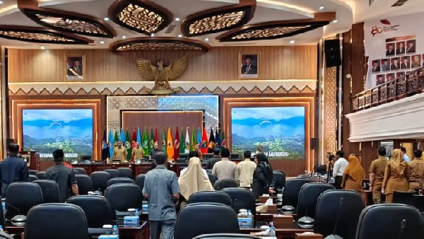 Rapat Paripurna DPRD Sumbar